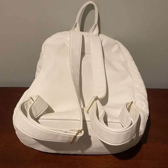 White milkshake Betsey Johnson backpack - Picture 2 of 12
